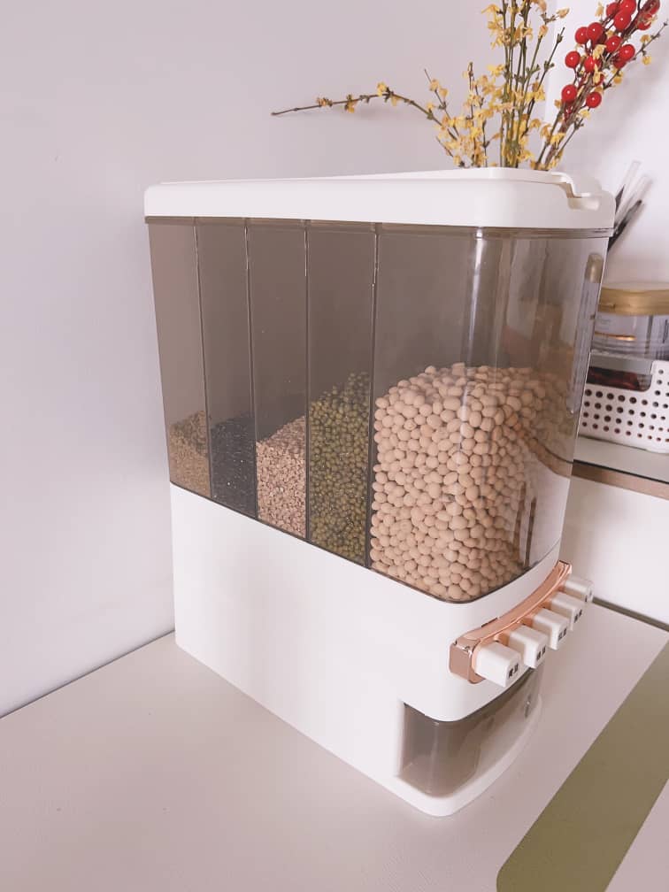 Distributeur et conservateur hermétique des Grains multi-compartiments